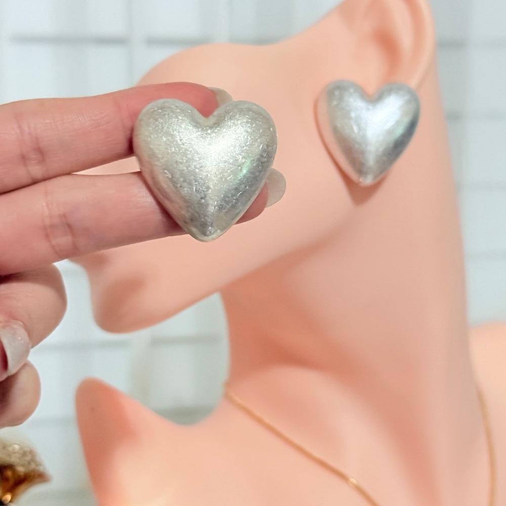 ⚜️ Silver Heart Shaped Earrings - Picture 5 of 8